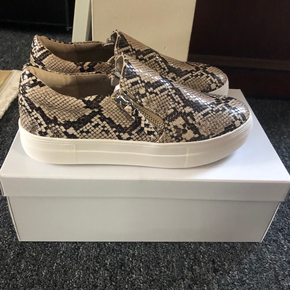 NEW in box Steve Madden glaamar slip ons 7
